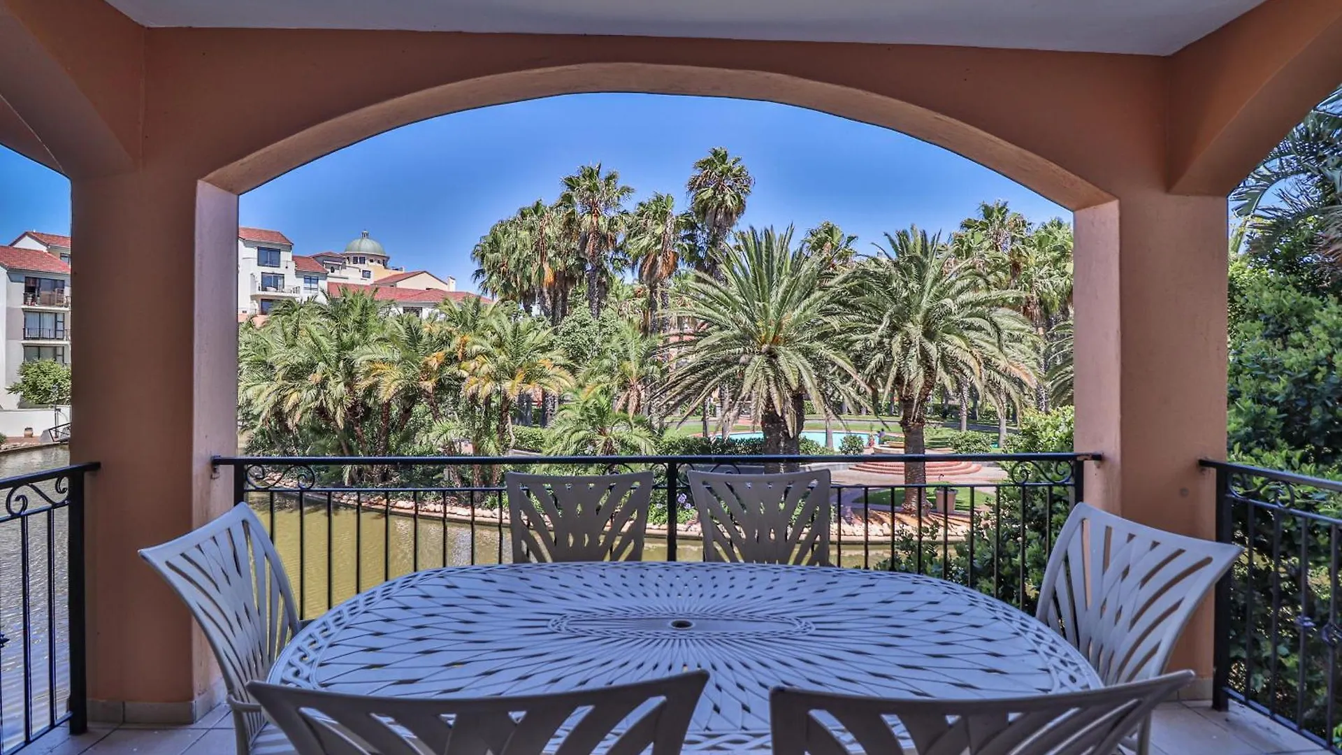 102 Palma Eyrie Holiday Apartments Cape Town